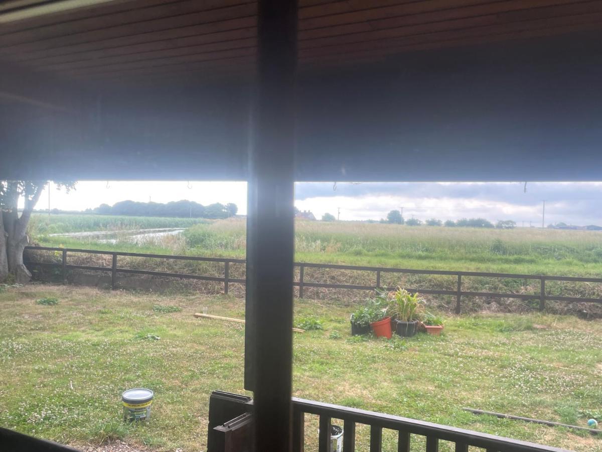 Hôtel Luxury Glamping At The Riverside à Skegness Extérieur photo