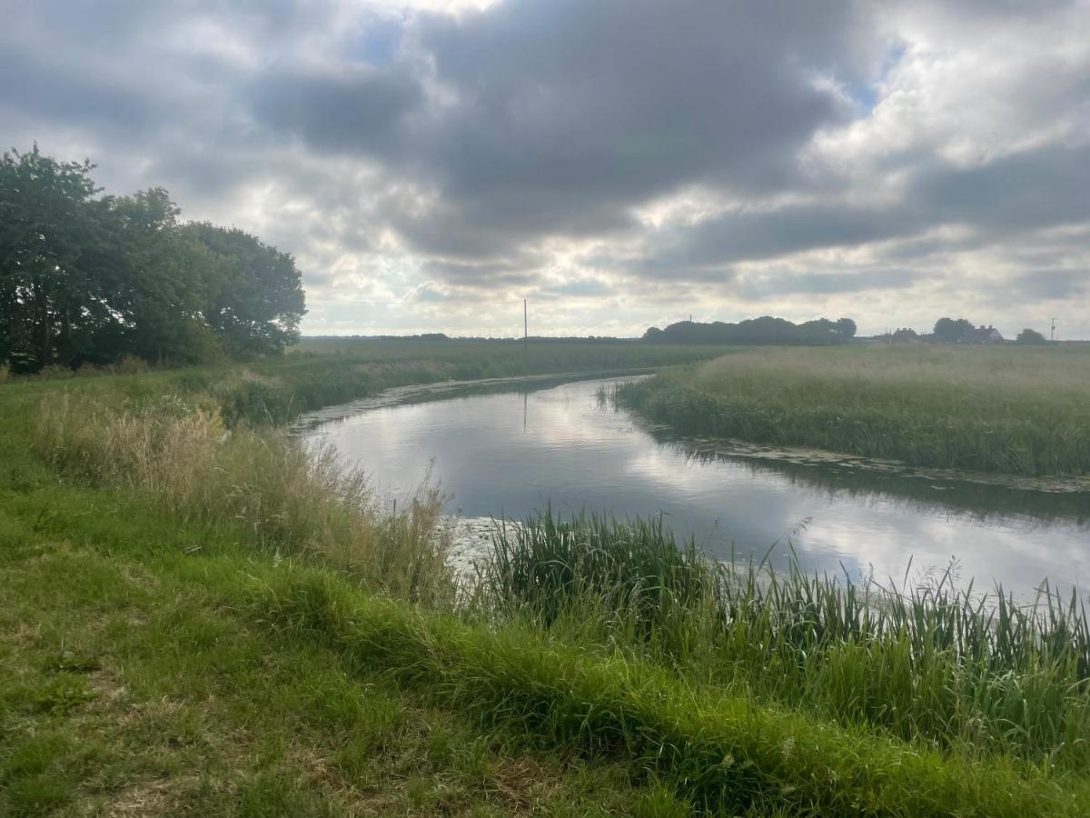 Hôtel Luxury Glamping At The Riverside à Skegness Extérieur photo