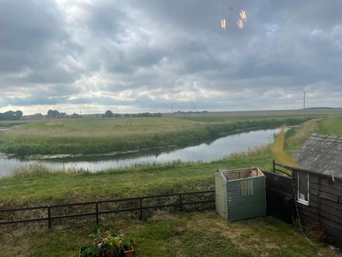 Hôtel Luxury Glamping At The Riverside à Skegness Extérieur photo